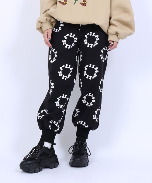 PUNYUS(プニュズ)の「サークルロゴスウェットパンツ(スウェットパンツ・レディース・ブラック/ピンク/オレンジ/グリーン・1/2/4/3)」の2枚目の写真