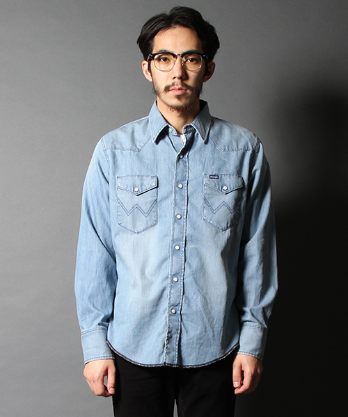 Wrangler（ラングラー）の「WRANGLER × AMERICAN RAG CIE ダメージデニムシャツ（シャツ/ブラウス・メンズ・ブラック/インディゴブルー・SMALL/MEDIUM）」の3枚目の写真