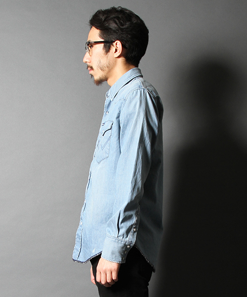 Wrangler（ラングラー）の「WRANGLER × AMERICAN RAG CIE ダメージデニムシャツ（シャツ/ブラウス・メンズ・ブラック/インディゴブルー・SMALL/MEDIUM）」の4枚目の写真