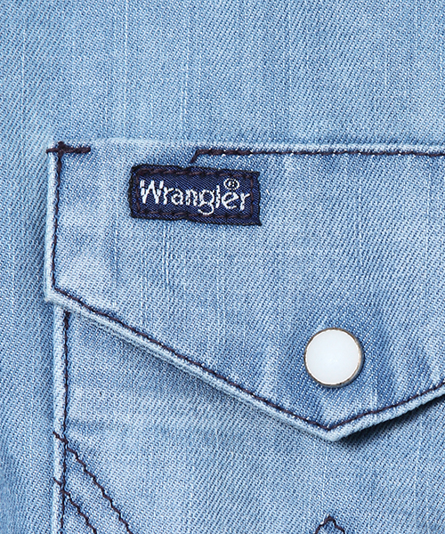 Wrangler（ラングラー）の「WRANGLER × AMERICAN RAG CIE ダメージデニムシャツ（シャツ/ブラウス・メンズ・ブラック/インディゴブルー・SMALL/MEDIUM）」の16枚目の写真
