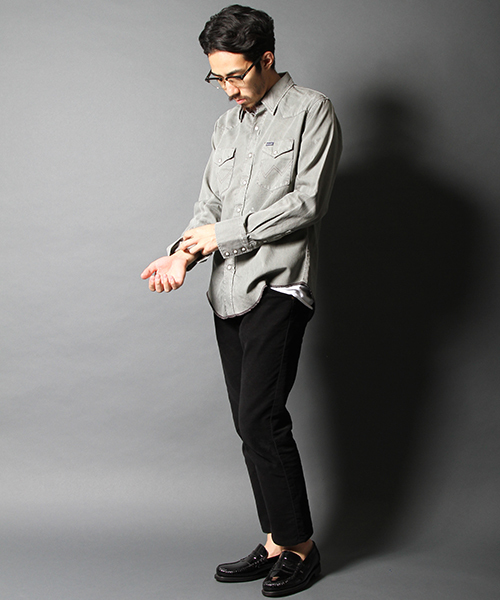 Wrangler（ラングラー）の「WRANGLER × AMERICAN RAG CIE ダメージデニムシャツ（シャツ/ブラウス・メンズ・ブラック/インディゴブルー・SMALL/MEDIUM）」の9枚目の写真