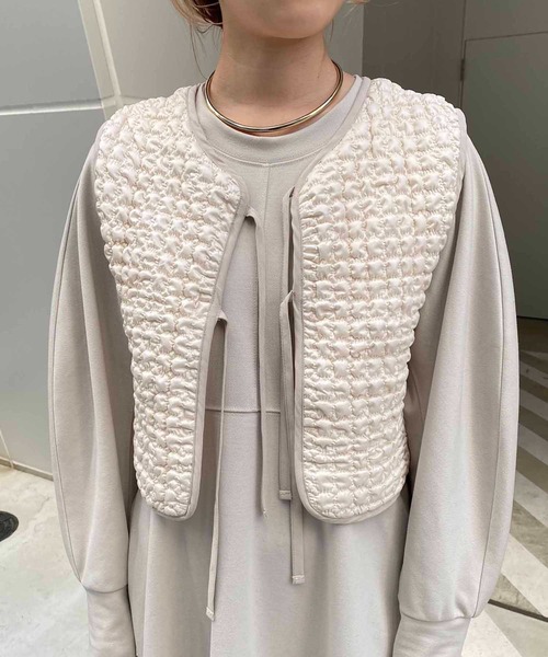 CAPRICIEUX LE'MAGE（カプリシューレマージュ）の「〈WEB・一部店舗限定〉キルトショートベスト（ベスト・レディース・ブラック/アイボリー・FREE）」の3枚目の写真