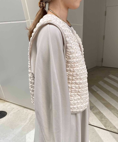 CAPRICIEUX LE'MAGE（カプリシューレマージュ）の「〈WEB・一部店舗限定〉キルトショートベスト（ベスト・レディース・ブラック/アイボリー・FREE）」の4枚目の写真