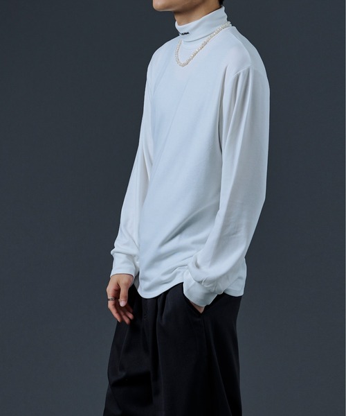 Ellno Loset（エルノロゼット）の「ネックロゴタートルロンT（Tシャツ/カットソー・メンズ・オフホワイト/ブラック・MEDIUM/LARGE）」の3枚目の写真