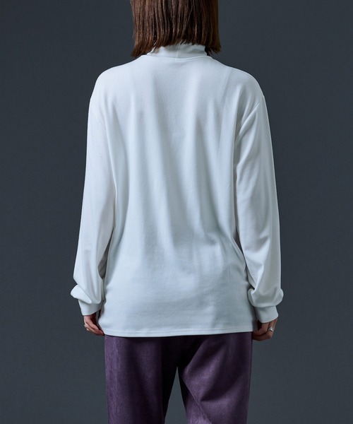 Ellno Loset（エルノロゼット）の「ネックロゴタートルロンT（Tシャツ/カットソー・メンズ・オフホワイト/ブラック・MEDIUM/LARGE）」の7枚目の写真