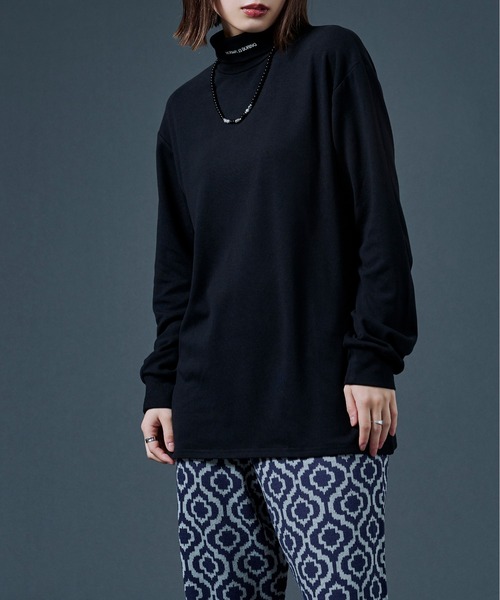 Ellno Loset（エルノロゼット）の「ネックロゴタートルロンT（Tシャツ/カットソー・メンズ・オフホワイト/ブラック・MEDIUM/LARGE）」の18枚目の写真