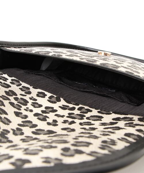 HONEYSUCKLE ROSE（ハニーサックルローズ）の「【HONEYSUCKLE ROSE】レトロフラップショルダー（ショルダーバッグ・レディース・ブラック/ブラウン/グレー・ONE SIZE）」の4枚目の写真