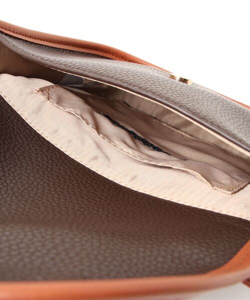 HONEYSUCKLE ROSE（ハニーサックルローズ）の「【HONEYSUCKLE ROSE】レトロフラップショルダー（ショルダーバッグ・レディース・ブラック/ブラウン/グレー・ONE SIZE）」の8枚目の写真