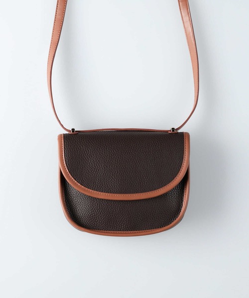 HONEYSUCKLE ROSE（ハニーサックルローズ）の「【HONEYSUCKLE ROSE】レトロフラップショルダー（ショルダーバッグ・レディース・ブラック/ブラウン/グレー・ONE SIZE）」の13枚目の写真