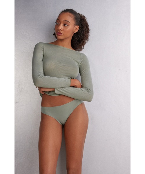 Intimissimi（インティミッシミ）の「シームレス ウルトラライト マイクロファイバー ブラジリアン 【ウェアに響きにくい・速乾・蒸れにくい・なめらかな肌ざわり】（ショーツ・レディース・ブラック/ブルー/ホワイト/ベージュ/キナリ/スカイブルー/アッシュグレー/ライトグリーン/ピンク/ライトパープル/ミント/スモークピンク/ワインレッド/グリーン/インディゴブルー/ライトカーキ/パープル/アイボリー/アーミー/グレイッシュブルー/ピンクベージュ/サーモンピンク/ダークインディゴブルー/セージグリーン/ワイン/バーガンディー/ダークベージュ/モカ/チェリーピンク/ライトブルー/ライラック/カーキ・S/L/M）」の14枚目の写真