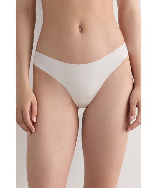 Intimissimi(インティミッシミ)の「シームレス ウルトラライト マイクロファイバー ブラジリアン 【ウェアに響きにくい・速乾・蒸れにくい・なめらかな肌ざわり 夏 】(ショーツ・レディース・ブラック/ブルー/ホワイト/ベージュ/キナリ/スカイブルー/アッシュグレー/ライトグリーン/ピンク/ライトパープル/ミント/スモークピンク/ワインレッド/グリーン系その他2/インディゴブルー/ライトカーキ/パープル/オフホワイト/アーミー/グレイッシュブルー/ピンクベージュ/サーモンピンク/ダークインディゴブルー/セージグリーン/ワイン/ワイン系1/ダークベージュ/モカ/チェリーピンク/ライトブルー/ライラック/カーキ・S/L/M)」の3枚目の写真