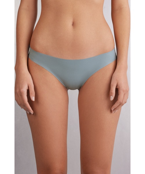 Intimissimi（インティミッシミ）の「シームレス ウルトラライト マイクロファイバー ブラジリアン 【ウェアに響きにくい・速乾・蒸れにくい・なめらかな肌ざわり】（ショーツ・レディース・ブラック/ブルー/ホワイト/ベージュ/キナリ/スカイブルー/アッシュグレー/ライトグリーン/ピンク/ライトパープル/ミント/スモークピンク/ワインレッド/グリーン/インディゴブルー/ライトカーキ/パープル/アイボリー/アーミー/グレイッシュブルー/ピンクベージュ/サーモンピンク/ダークインディゴブルー/セージグリーン/ワイン/バーガンディー/ダークベージュ/モカ/チェリーピンク/ライトブルー/ライラック/カーキ・S/L/M）」の21枚目の写真