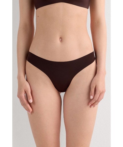 Intimissimi（インティミッシミ）の「シームレス ウルトラライト マイクロファイバー ブラジリアン 【ウェアに響きにくい・速乾・蒸れにくい・なめらかな肌ざわり】（ショーツ・レディース・ブラック/ブルー/ホワイト/ベージュ/キナリ/スカイブルー/アッシュグレー/ライトグリーン/ピンク/ライトパープル/ミント/スモークピンク/ワインレッド/グリーン/インディゴブルー/ライトカーキ/パープル/アイボリー/アーミー/グレイッシュブルー/ピンクベージュ/サーモンピンク/ダークインディゴブルー/セージグリーン/ワイン/バーガンディー/ダークベージュ/モカ/チェリーピンク/ライトブルー/ライラック/カーキ・S/L/M）」の7枚目の写真