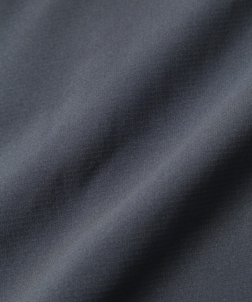 and wander（アンドワンダー）の「and wander/アンドワンダー　UV stretch rip band collar shirt UVストレッチリップバンドカラーシャツ 5742153085（シャツ/ブラウス・メンズ・グレー/ベージュ・4/5）」の4枚目の写真