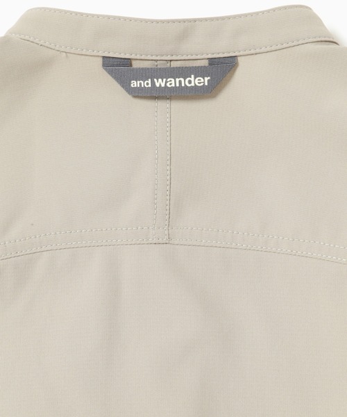 and wander（アンドワンダー）の「and wander/アンドワンダー　UV stretch rip band collar shirt UVストレッチリップバンドカラーシャツ 5742153085（シャツ/ブラウス・メンズ・グレー/ベージュ・4/5）」の11枚目の写真