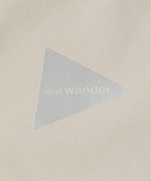 and wander（アンドワンダー）の「and wander/アンドワンダー　UV stretch rip band collar shirt UVストレッチリップバンドカラーシャツ 5742153085（シャツ/ブラウス・メンズ・グレー/ベージュ・4/5）」の13枚目の写真
