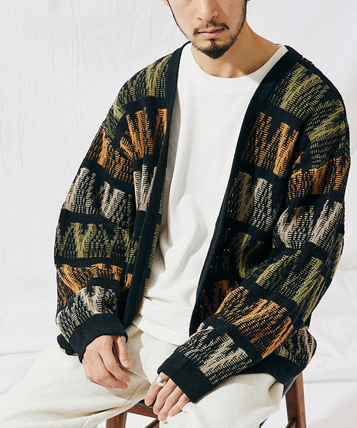 JOURNAL STANDARD（ジャーナルスタンダード）の「※【GEOM PATTERN / ジオメパターン】ジャガード カーディガン（カーディガン/ボレロ・メンズ・ブラック/ネイビー/レッド/イエロー/グリーン/ブルー系その他・SMALL/MEDIUM/LARGE）」の2枚目の写真