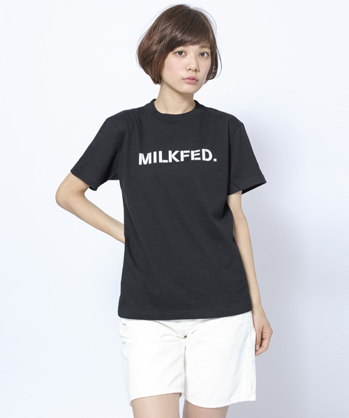 MILKFED.(ミルクフェド)の「S/S BASIC TEE STENCIL (Tシャツ/ロゴ)(Tシャツ/カットソー・レディース・ホワイト/ブラック/ネイビー/オリーブ・MEDIUM/SMALL)」の3枚目の写真