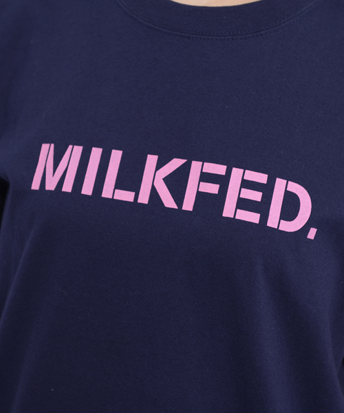 MILKFED.(ミルクフェド)の「S/S BASIC TEE STENCIL (Tシャツ/ロゴ)(Tシャツ/カットソー・レディース・ホワイト/ブラック/ネイビー/オリーブ・MEDIUM/SMALL)」の7枚目の写真