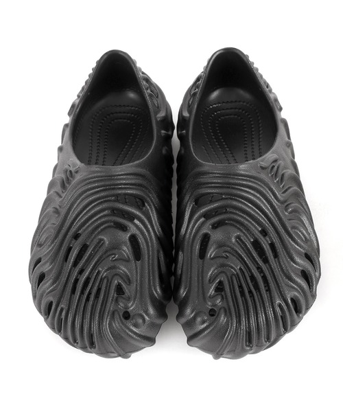 Figments（フィグメンツ）の「エンボスシューズ（スリッポン・レディース・ブラック/オフホワイト・SMALL/LARGE/MEDIUM）」の3枚目の写真