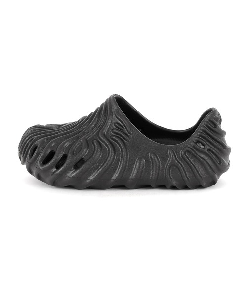 Figments（フィグメンツ）の「エンボスシューズ（スリッポン・レディース・ブラック/オフホワイト・SMALL/LARGE/MEDIUM）」の5枚目の写真