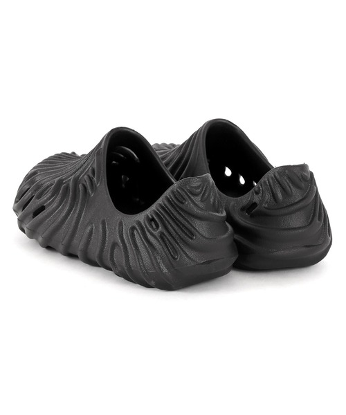 Figments（フィグメンツ）の「エンボスシューズ（スリッポン・レディース・ブラック/オフホワイト・SMALL/LARGE/MEDIUM）」の6枚目の写真