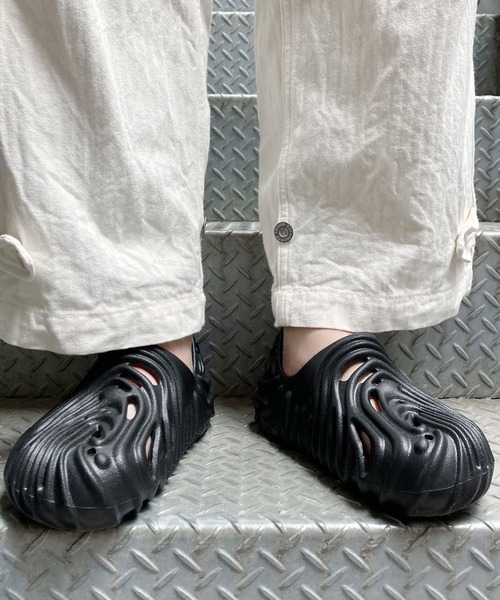 Figments（フィグメンツ）の「エンボスシューズ（スリッポン・レディース・ブラック/オフホワイト・SMALL/LARGE/MEDIUM）」の13枚目の写真