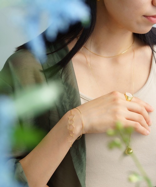 ANOH（アノー）の「レイヤードフープチェーンバングル（バングル/リストバンド・レディース・シルバー/ゴールド・FREE）」の11枚目の写真