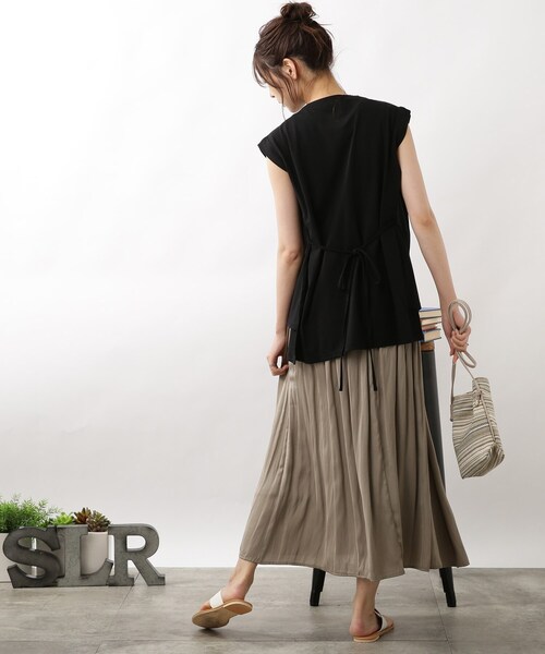 DRESKIP(ドレスキップ)の「◆ウエストリボンイレヘムプルオーバー(Tシャツ/カットソー・レディース・オフホワイト/ブラック/ブルー・02/03)」の17枚目の写真