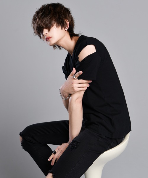 ADRER（アドラー）の「shoulder slit Vneck-T /ショルダースリットVネックTシャツ（Tシャツ/カットソー・メンズ・ホワイト/ブラック・SMALL/MEDIUM/LARGE/X-SMALL）」の3枚目の写真
