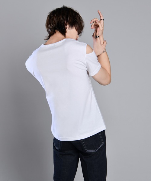 ADRER（アドラー）の「shoulder slit Vneck-T /ショルダースリットVネックTシャツ（Tシャツ/カットソー・メンズ・ホワイト/ブラック・SMALL/MEDIUM/LARGE/X-SMALL）」の11枚目の写真