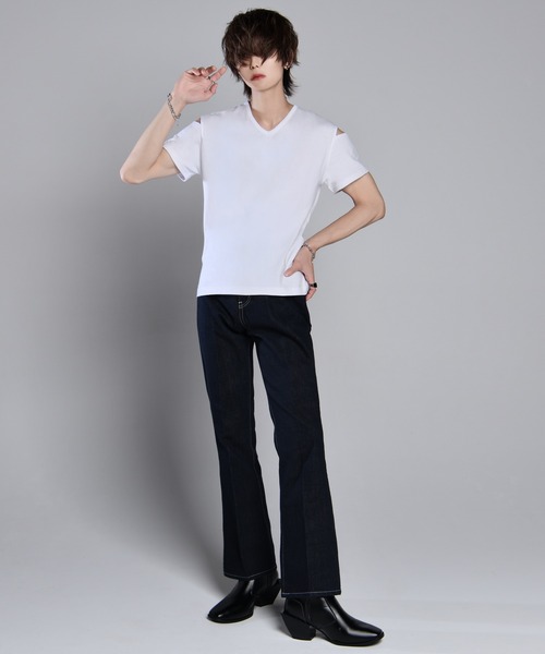 ADRER（アドラー）の「shoulder slit Vneck-T /ショルダースリットVネックTシャツ（Tシャツ/カットソー・メンズ・ホワイト/ブラック・SMALL/MEDIUM/LARGE/X-SMALL）」の12枚目の写真