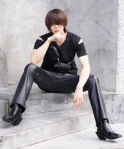 ADRER（アドラー）の「shoulder slit Vneck-T /ショルダースリットVネックTシャツ（Tシャツ/カットソー・メンズ・ホワイト/ブラック・SMALL/MEDIUM/LARGE/X-SMALL）」の8枚目の写真