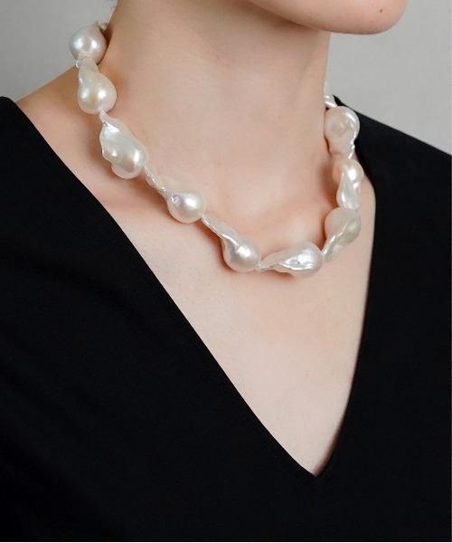 ISOLATION（アイソレーション）の「【ISOLATION / アイソレーション】 Baroque Pearl Necklace / 淡水バロックパール マンテルネックレス（ネックレス・レディース・ホワイト・40cm/45cm）」の8枚目の写真