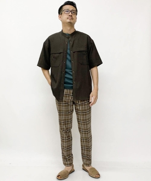 a.v.v（アーヴェヴェ）の「Wポケットワイドシルエットバンドカラーシャツ（セットアップ対応）（シャツ/ブラウス・メンズ・ブラック/ブラウン・46/48）」の8枚目の写真
