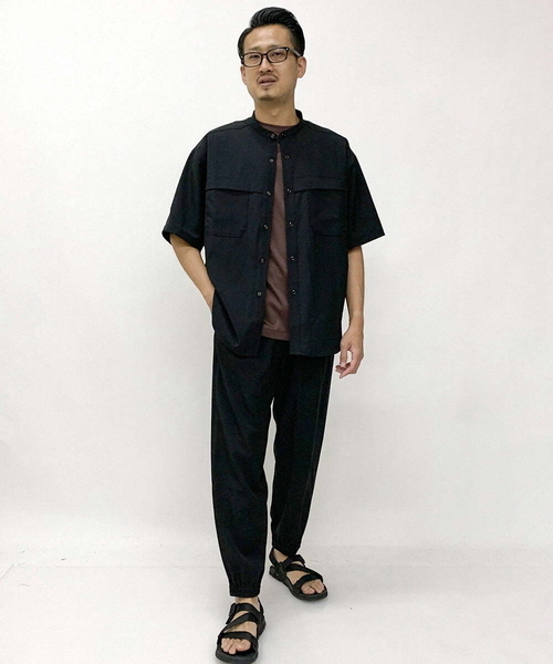 a.v.v（アーヴェヴェ）の「Wポケットワイドシルエットバンドカラーシャツ（セットアップ対応）（シャツ/ブラウス・メンズ・ブラック/ブラウン・46/48）」の13枚目の写真