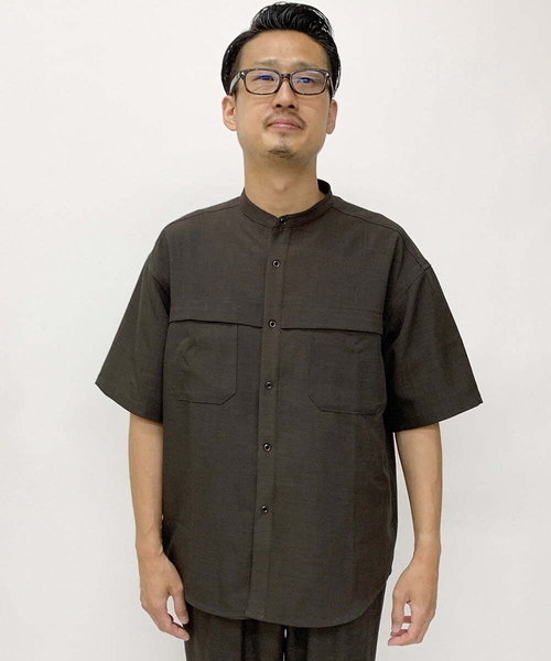 a.v.v（アーヴェヴェ）の「Wポケットワイドシルエットバンドカラーシャツ（セットアップ対応）（シャツ/ブラウス・メンズ・ブラック/ブラウン・46/48）」の22枚目の写真
