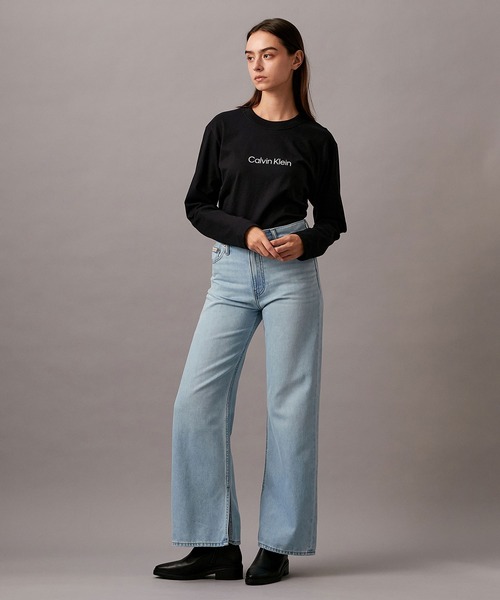 Calvin Klein(カルバン・クライン)の「リラックス スタンダード ロングスリーブ Tシャツ(Tシャツ/カットソー・レディース・ブラック/ホワイト・S/M/L/XS)」の11枚目の写真
