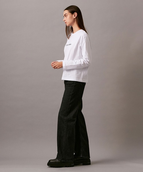 Calvin Klein(カルバン・クライン)の「リラックス スタンダード ロングスリーブ Tシャツ(Tシャツ/カットソー・レディース・ブラック/ホワイト・S/M/L/XS)」の6枚目の写真