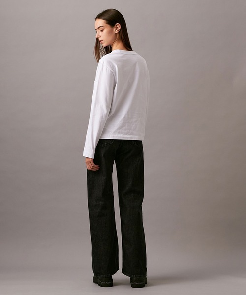 Calvin Klein(カルバン・クライン)の「リラックス スタンダード ロングスリーブ Tシャツ(Tシャツ/カットソー・レディース・ブラック/ホワイト・S/M/L/XS)」の7枚目の写真