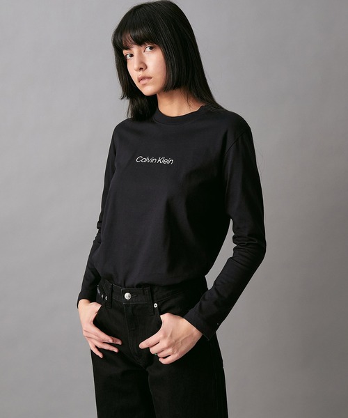 Calvin Klein(カルバン・クライン)の「リラックス スタンダード ロングスリーブ Tシャツ(Tシャツ/カットソー・レディース・ブラック/ホワイト・S/M/L/XS)」の13枚目の写真