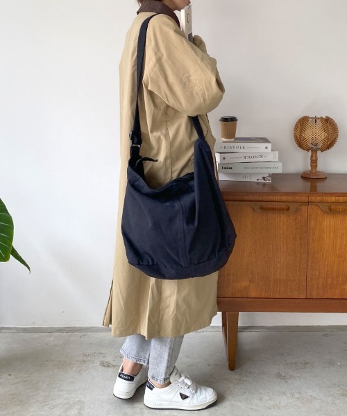 DONOBAN（ドノバン）の「ビックサイズキャンバスショルダーバッグ（ショルダーバッグ・レディース・ホワイト系その他/ブラック/カーキ・ONESIZE/ONE SIZE）」の5枚目の写真