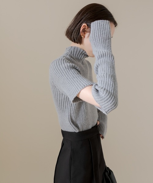 mline（エムライン）の「[mline]アームウォーマーハイネックニット（ニット/セーター・レディース・グレー/オフホワイト/ブルー・FREE）」の16枚目の写真