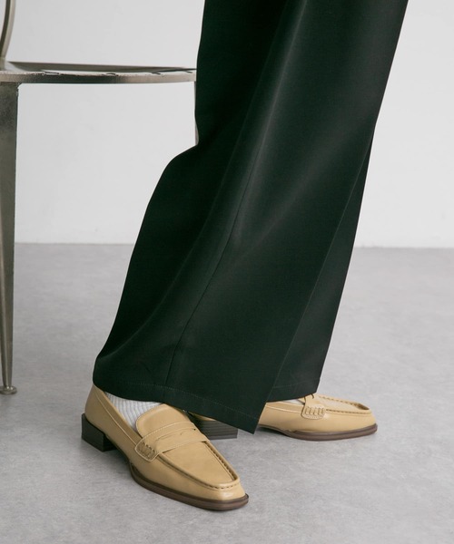 KBF(ケイビーエフ)の「スクエアトゥローファー(ローファー・レディース・ベージュ/ブラック・38/36/37)」の13枚目の写真