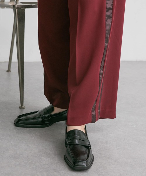 KBF(ケイビーエフ)の「スクエアトゥローファー(ローファー・レディース・ベージュ/ブラック・38/36/37)」の4枚目の写真