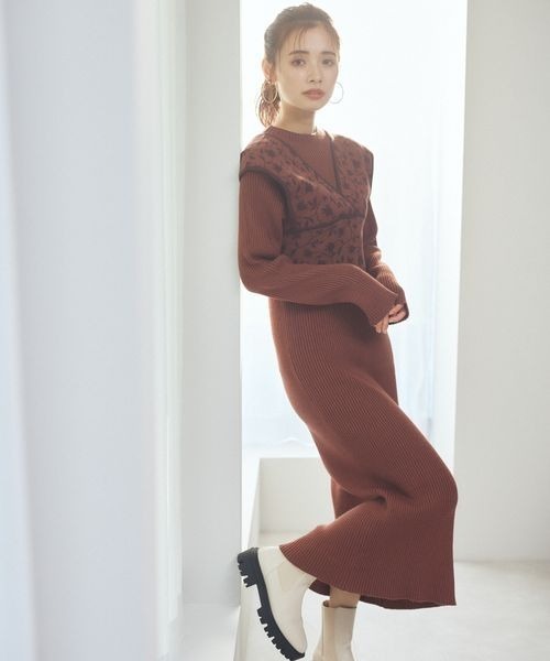 mysty woman（ミスティウーマン）の「【WEB限定カラー有】柄ベストＳＥＴニットワンピース 176519（ワンピース・レディース・ブラック/ブラウン/モカ/アイボリー・FREE）」の7枚目の写真
