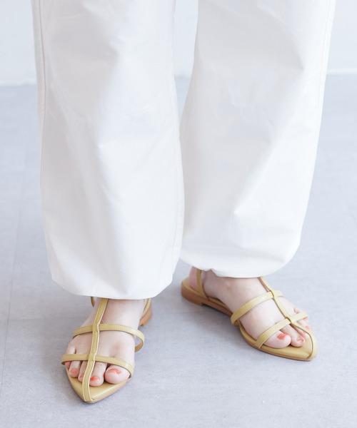 DISCOAT（ディスコート）の「センターストラップフラットシューズ（サンダル・レディース・ブラック/アイボリー/イエロー・MEDIUM/LARGE）」の3枚目の写真