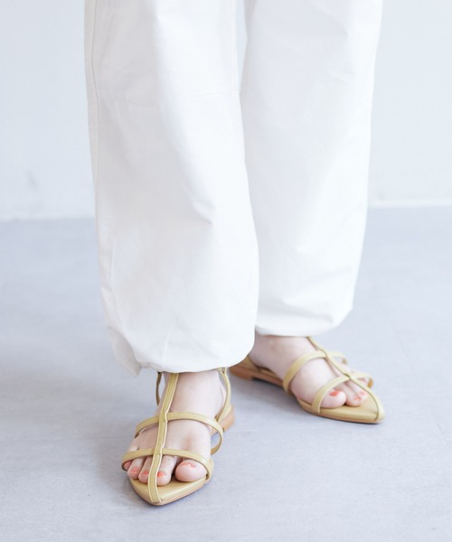 DISCOAT（ディスコート）の「センターストラップフラットシューズ（サンダル・レディース・ブラック/アイボリー/イエロー・MEDIUM/LARGE）」の9枚目の写真