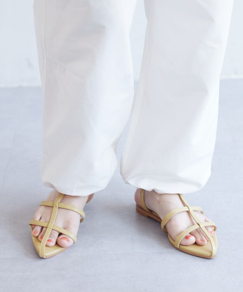 DISCOAT（ディスコート）の「センターストラップフラットシューズ（サンダル・レディース・ブラック/アイボリー/イエロー・MEDIUM/LARGE）」の10枚目の写真