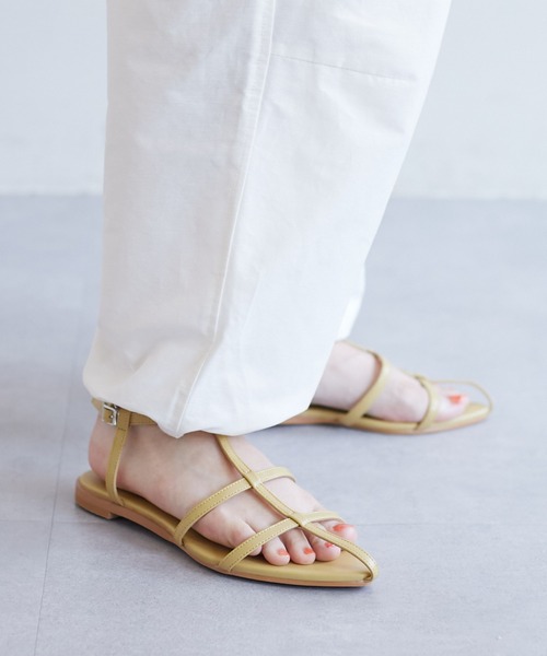 DISCOAT（ディスコート）の「センターストラップフラットシューズ（サンダル・レディース・ブラック/アイボリー/イエロー・MEDIUM/LARGE）」の11枚目の写真